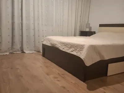 dormitor pat alb apartament vanzare-cumparare Sector 2, București